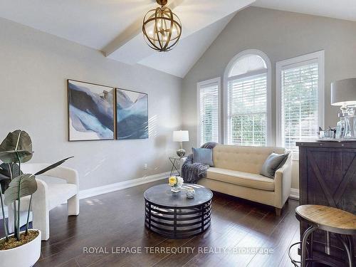 2187 Austin Crt, Burlington, ON - Indoor Photo Showing Living Room