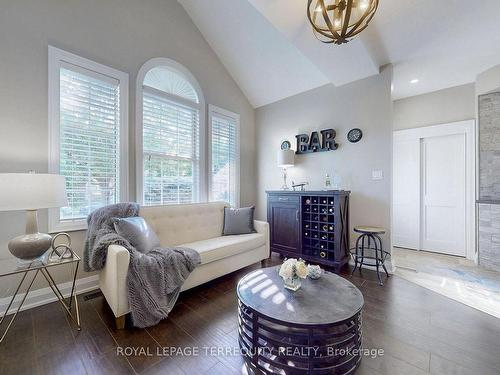 2187 Austin Crt, Burlington, ON - Indoor Photo Showing Living Room