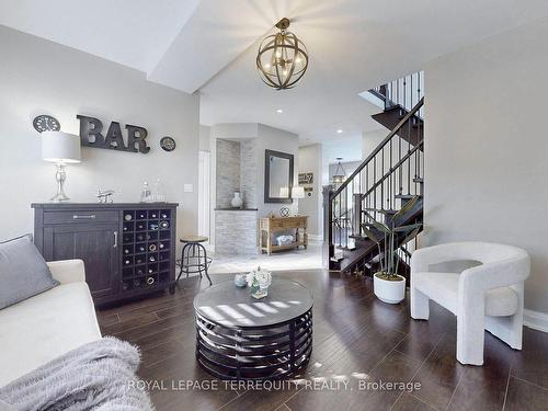 2187 Austin Crt, Burlington, ON - Indoor Photo Showing Living Room