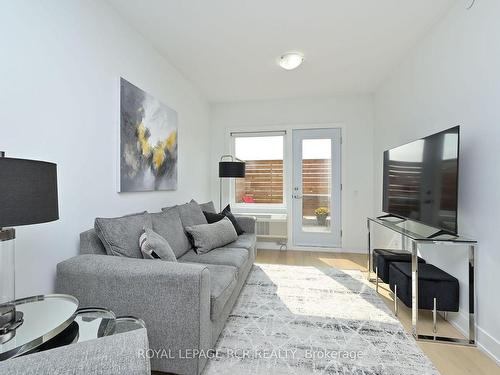 107-310 Broadway, Orangeville, ON - Indoor Photo Showing Living Room