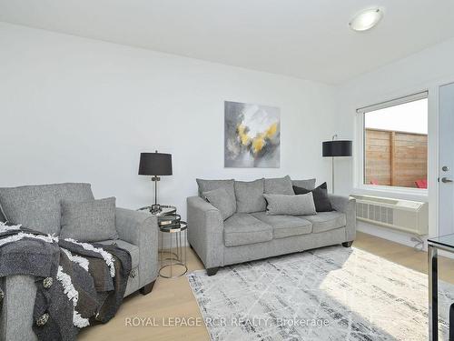 107-310 Broadway, Orangeville, ON - Indoor Photo Showing Living Room