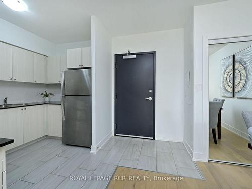 107-310 Broadway, Orangeville, ON - Indoor Photo Showing Kitchen