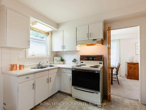 122 Church St, Orangeville, ON - Indoor Photo Showing Kitchen With Double Sink