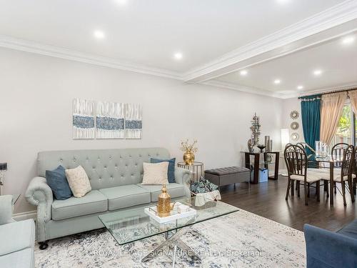 87 Fleetwood Cres, Brampton, ON - Indoor Photo Showing Living Room