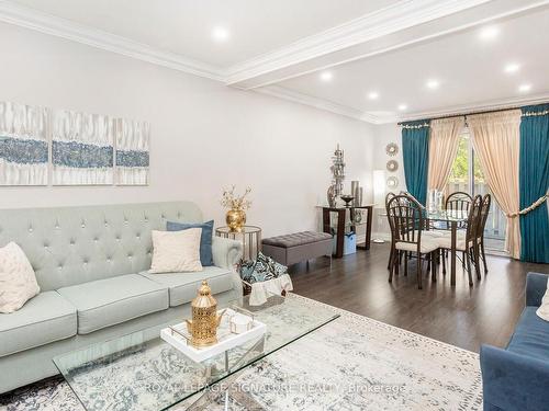 87 Fleetwood Cres, Brampton, ON - Indoor Photo Showing Living Room