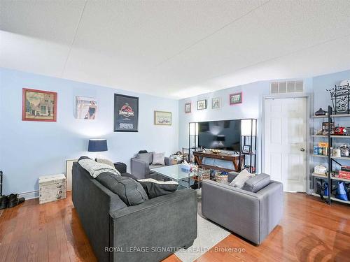 316-1451 Walker'S Line, Burlington, ON - Indoor Photo Showing Living Room