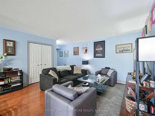 316-1451 Walker'S Line, Burlington, ON - Indoor Photo Showing Living Room