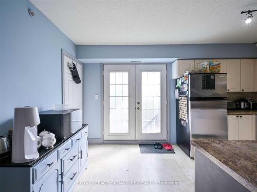 316-1451 Walker'S Line, Burlington, ON - Indoor Photo Showing Kitchen