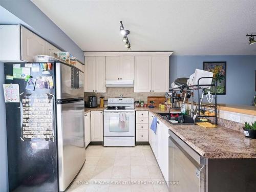 316-1451 Walker'S Line, Burlington, ON - Indoor Photo Showing Kitchen