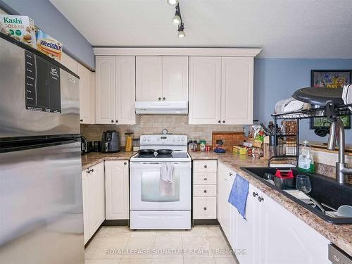 316-1451 Walker'S Line, Burlington, ON - Indoor Photo Showing Kitchen