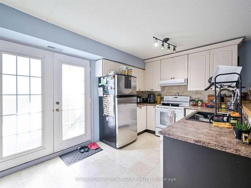 316-1451 Walker'S Line, Burlington, ON - Indoor Photo Showing Kitchen