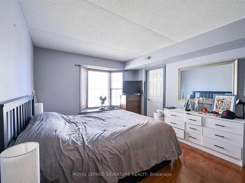 316-1451 Walker'S Line, Burlington, ON - Indoor Photo Showing Bedroom