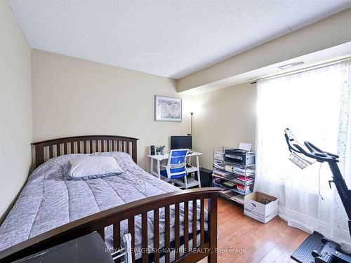 316-1451 Walker'S Line, Burlington, ON - Indoor Photo Showing Bedroom