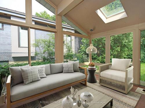 4 Bushbury Dr, Toronto, ON - Indoor Photo Showing Living Room