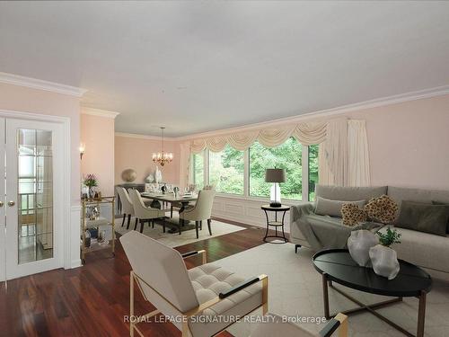 4 Bushbury Dr, Toronto, ON - Indoor Photo Showing Living Room