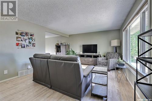 127 Rodenbush Drive, Regina, SK - Indoor Photo Showing Living Room