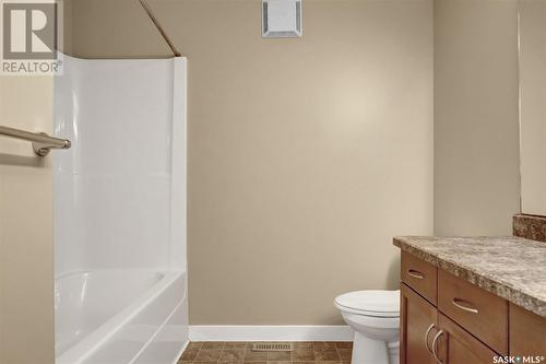 352 Smith Street, Regina, SK - Indoor Photo Showing Bathroom