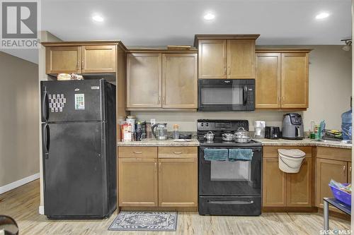 352 Smith Street, Regina, SK - Indoor Photo Showing Kitchen