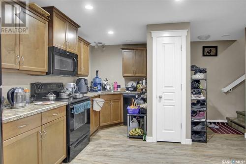 352 Smith Street, Regina, SK - Indoor Photo Showing Kitchen