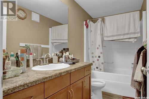 352 Smith Street, Regina, SK - Indoor Photo Showing Bathroom