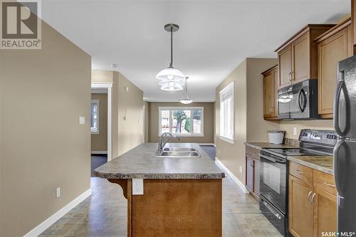 352 Smith Street, Regina, SK - Indoor Photo Showing Kitchen With Double Sink