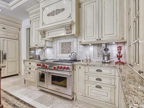 39 Fifeshire Rd, Toronto, ON - Indoor Photo Showing Kitchen With Upgraded Kitchen