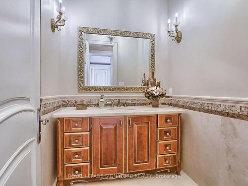 39 Fifeshire Rd, Toronto, ON - Indoor Photo Showing Bathroom