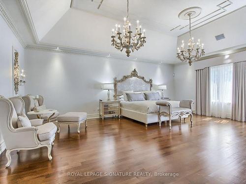 39 Fifeshire Rd, Toronto, ON - Indoor Photo Showing Living Room