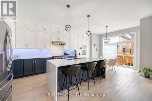 1507 Lakeport Crescent, Oakville, ON - Indoor Photo Showing Kitchen With Upgraded Kitchen