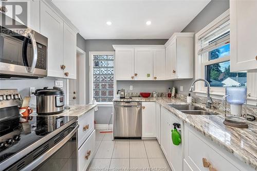 2584 Chilver Road, Windsor, ON - Indoor Photo Showing Kitchen With Double Sink With Upgraded Kitchen