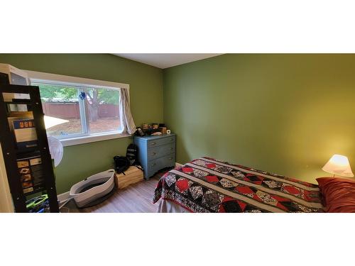 409 9Th Avenue, New Denver, BC - Indoor Photo Showing Bedroom