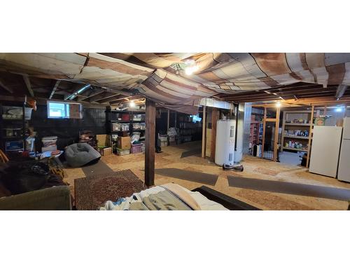 409 9Th Avenue, New Denver, BC - Indoor Photo Showing Basement