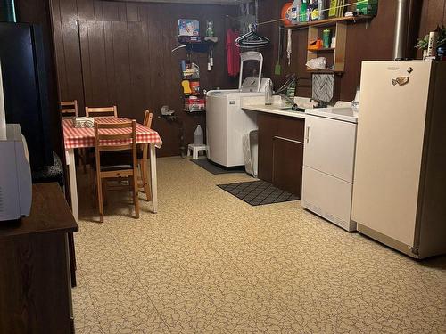 860 Olive Ave, Oshawa, ON - Indoor Photo Showing Laundry Room