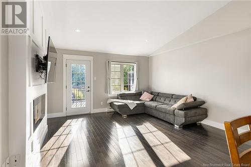 197 Erinvale Drive, Moncton, NB - Indoor Photo Showing Living Room