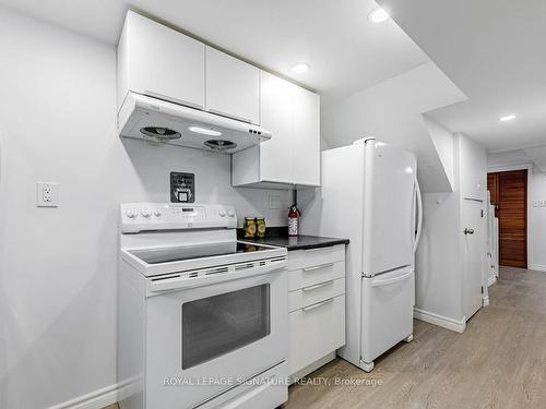 105 Bergen Rd, Toronto, ON - Indoor Photo Showing Kitchen