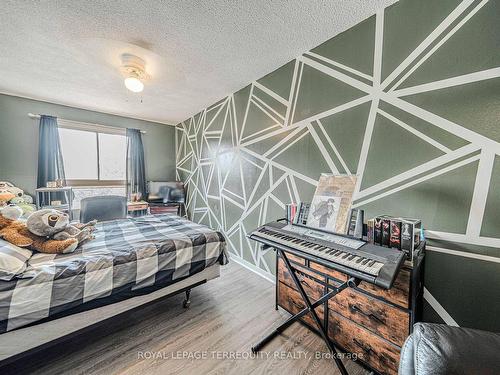 56-960 Glen St, Oshawa, ON - Indoor Photo Showing Bedroom