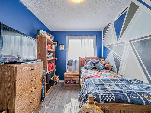 56-960 Glen St, Oshawa, ON - Indoor Photo Showing Bedroom