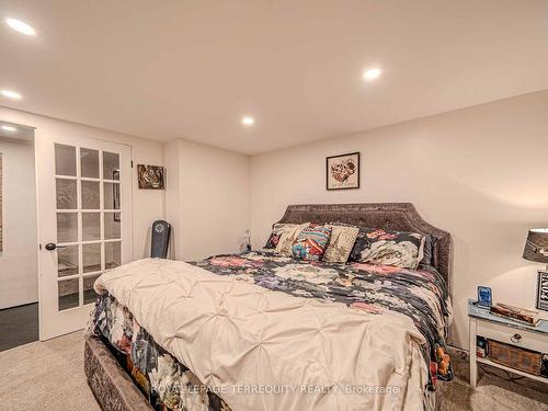 56-960 Glen St, Oshawa, ON - Indoor Photo Showing Bedroom