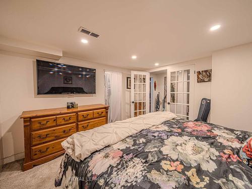 56-960 Glen St, Oshawa, ON - Indoor Photo Showing Bedroom