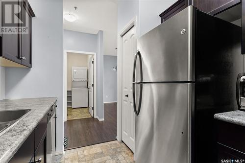 302W 1300 Stockton Street N, Regina, SK - Indoor Photo Showing Kitchen