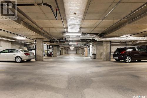 302W 1300 Stockton Street N, Regina, SK - Indoor Photo Showing Garage