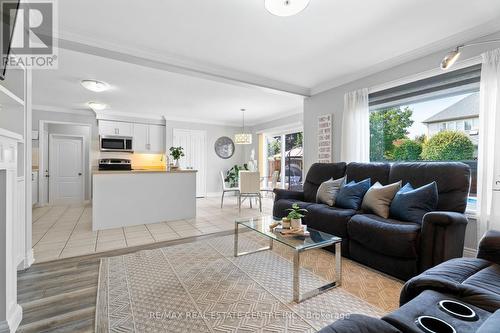 19 Mcnally Street, Halton Hills, ON - Indoor Photo Showing Living Room