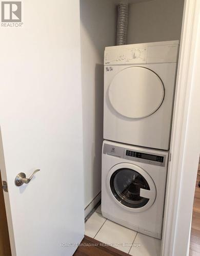 305 - 8 Scollard Street, Toronto (Annex), ON - Indoor Photo Showing Laundry Room