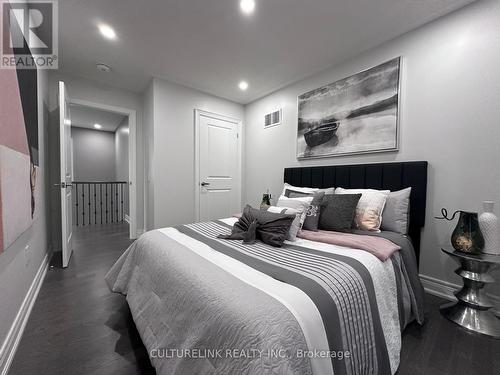 65 Murray Leonard Lane W, East Gwillimbury, ON - Indoor Photo Showing Bedroom