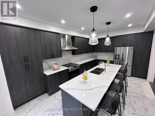 65 Murray Leonard Lane W, East Gwillimbury, ON - Indoor Photo Showing Kitchen With Double Sink With Upgraded Kitchen