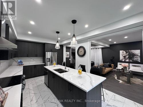 65 Murray Leonard Lane W, East Gwillimbury, ON - Indoor Photo Showing Kitchen With Double Sink With Upgraded Kitchen