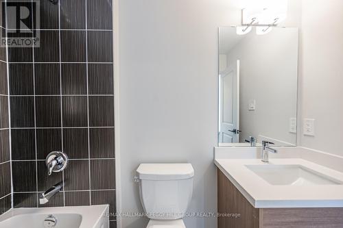 184 Durham Avenue, Barrie (Innis-Shore), ON - Indoor Photo Showing Bathroom