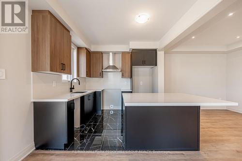 184 Durham Avenue, Barrie (Innis-Shore), ON - Indoor Photo Showing Kitchen