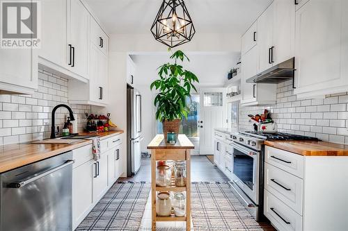 185 Baird Avenue, Wheatley, ON - Indoor Photo Showing Kitchen With Upgraded Kitchen