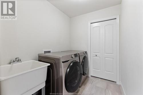 1150 Peabody Avenue, Windsor, ON - Indoor Photo Showing Laundry Room